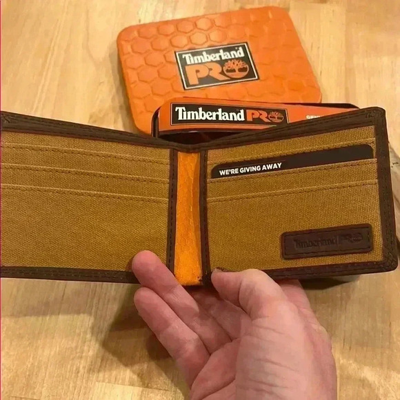 Timberland PRO Genuine Leather Wallet - Picture 3 of 5